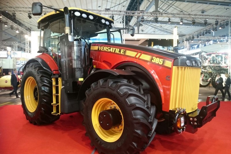 Ciągnik rolniczy Versatile 365 MFWD